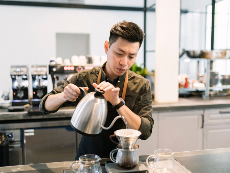 Cafeteria de terceira onda reforçando a experiência dos cafés especiais e sustentabilidade.