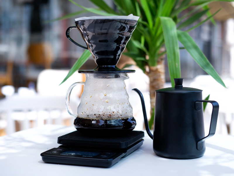 Método de preparo dos cafés especiais infusionados com especiarias em cafeteira V60.